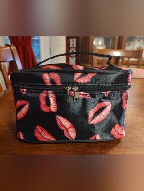 Black Lip-Print Travel Cosmetic Case - Women Bags